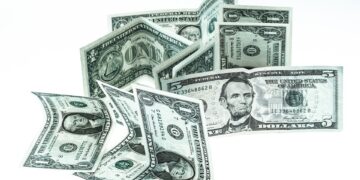 Scope Downgrades U.S. Credit Rating Amid Fiscal Concerns: