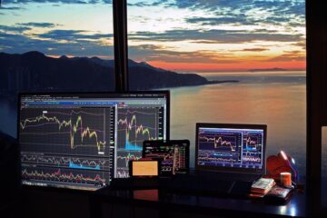 Stock Market Surges: Experts Predict Continued Growth Amid Economic Uncertainty