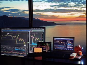 Stock Market Surges: Experts Predict Continued Growth Amid Economic Uncertainty